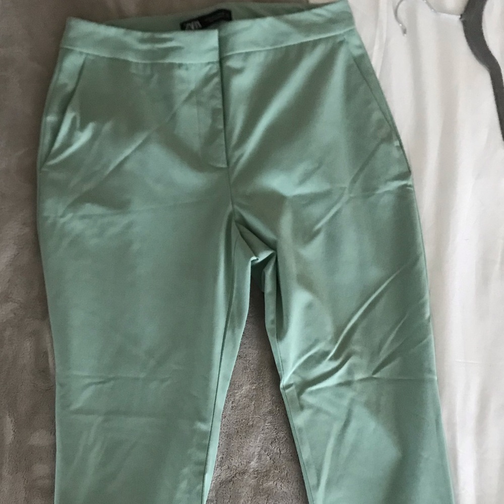 Zara NEVER WORN mint green slacks.